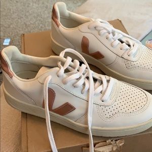 Rose Gold Veja size 9 (40)